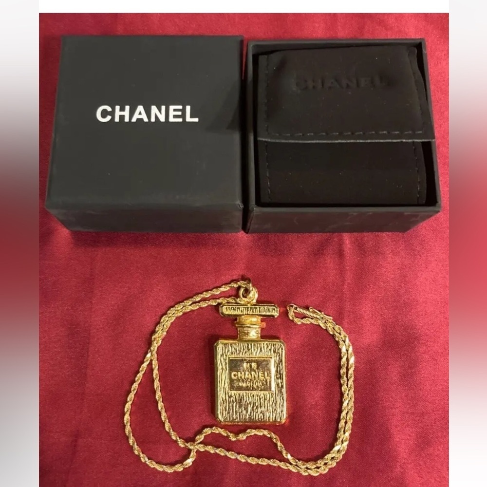 18" 14K Solid Gold Twisted Chain Necklace w CHANEL GP Perfume Bottle Pendant